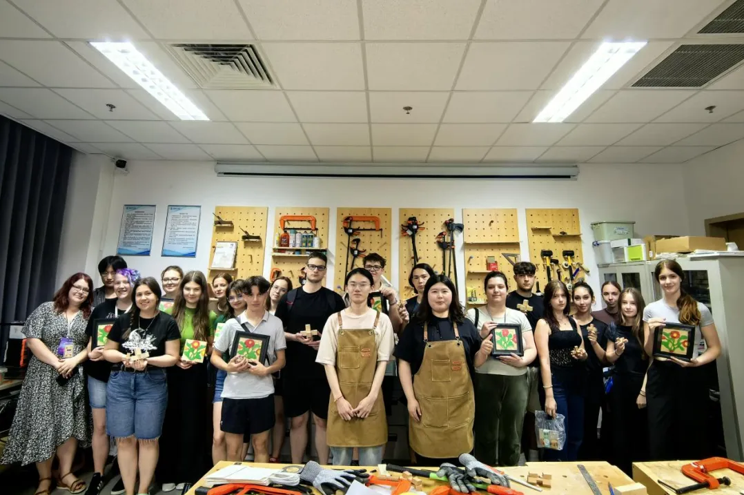 匈牙利米什科尔茨大学孔子学院联合举办“汉语桥”夏令营.webp 图片