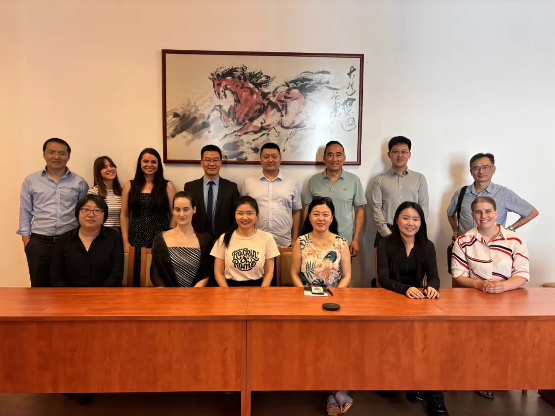 印度尼西亚巴陵康孔子学院举办中印尼大学生文化交流活动.webp 图片