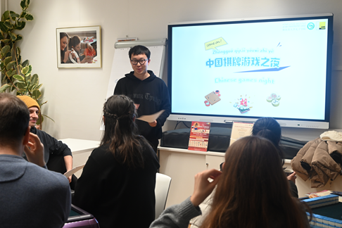 英国赫尔大学孔子学院参加大学文化嘉年华活动.png 图片