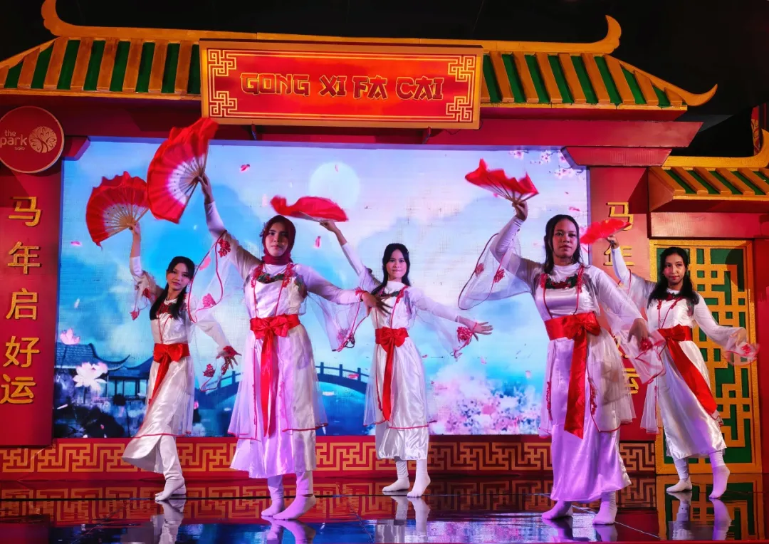 印度尼西亚三一一大学孔子学院举办2026年春节联欢会暨“金马迎春·唱响梭罗”中文歌曲大赛决赛 图片