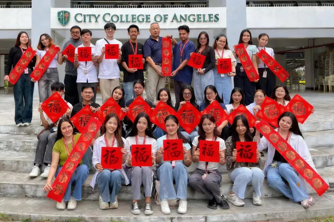 菲律宾大学孔子学院及下设多个教学点与中国书法家协会、菲律宾书法家协会等联合举办2026“万福迎春”“绘新春、话中国”等系列主题书法与绘画活动 图片