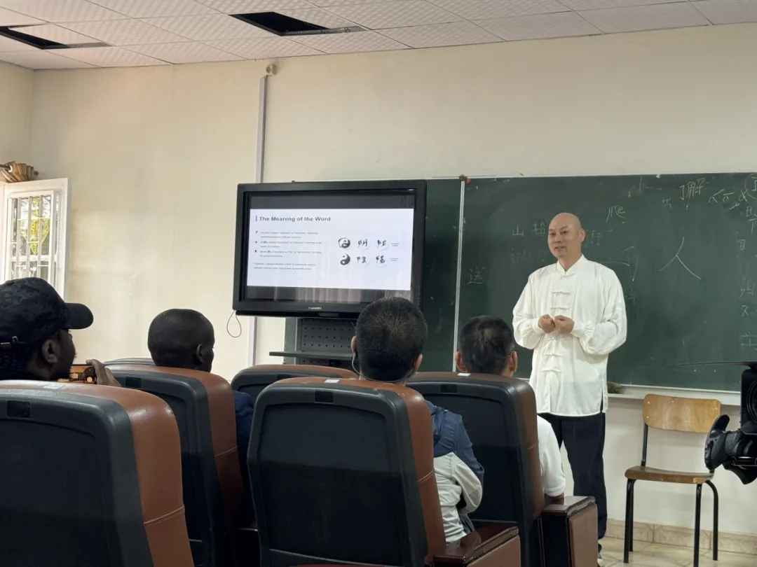 摩尔多瓦自由国际大学孔子学院联合举办“国际太极拳日”主题活动1 图片