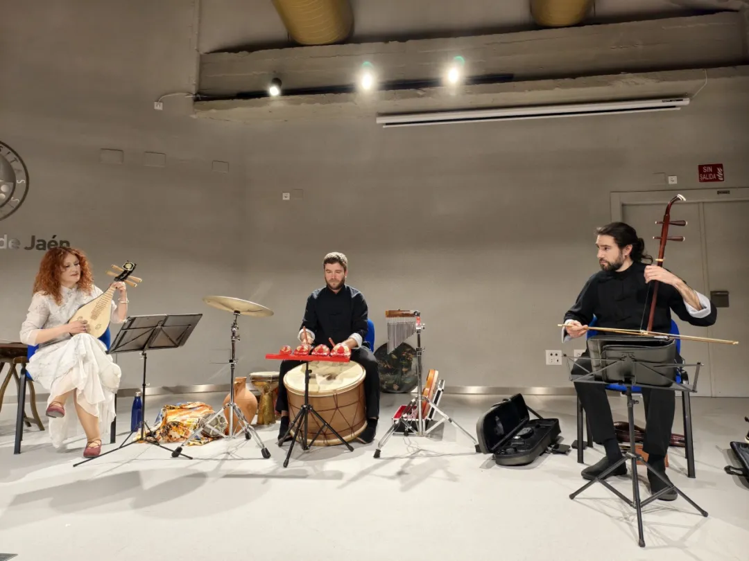 保加利亚大特尔诺沃大学孔子学院与下设特尔戈维什特市“赫里斯托·波特夫”第一小学孔子课堂联合举办课堂成立十周年暨中国文化日活动1 图片