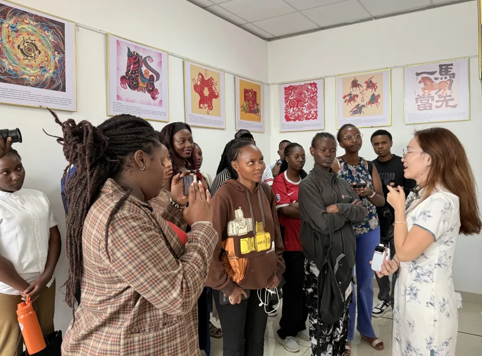 沙特阿拉伯苏尔坦亲王大学孔子学院联合开展AI中文学习项目2 图片