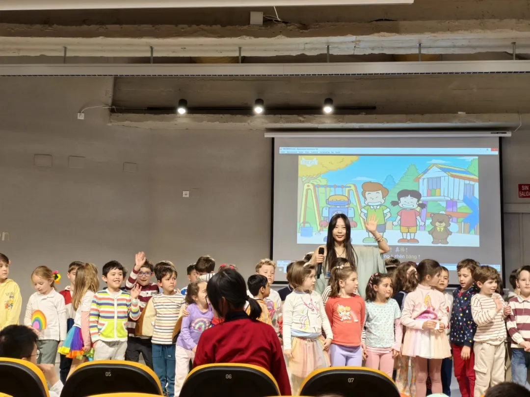 保加利亚大特尔诺沃大学孔子学院与下设特尔戈维什特市“赫里斯托·波特夫”第一小学孔子课堂联合举办课堂成立十周年暨中国文化日活动2 图片