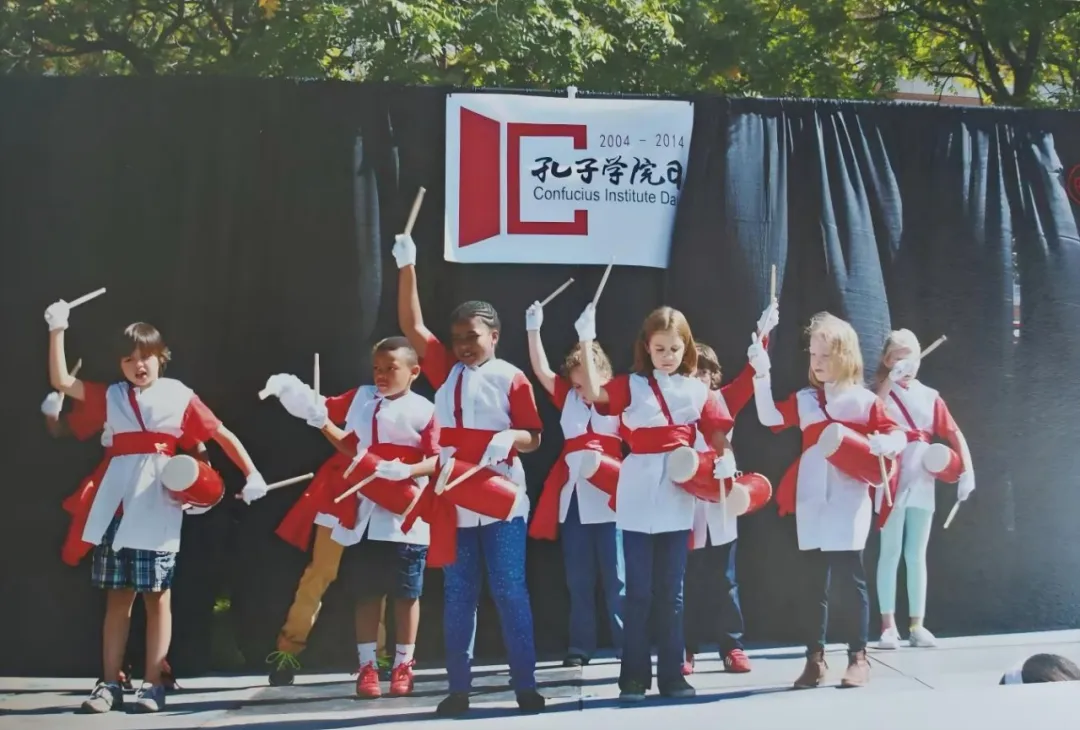 美国马里兰大学儿童腰鼓表演 图片