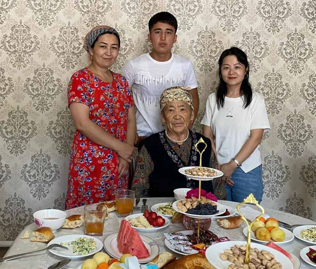 明宇家人 图片