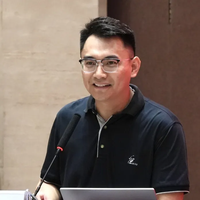 戚钟辰 图片