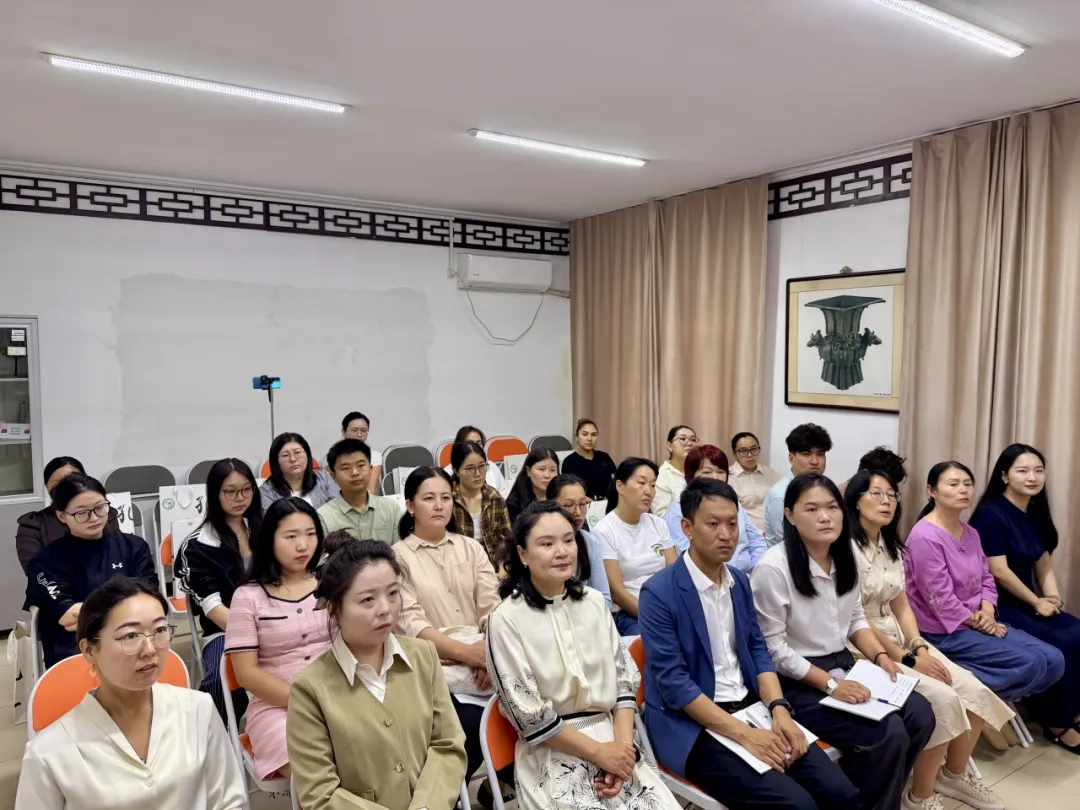 莫桑比克蒙德拉内大学孔子学院举办“中国石油智慧教室”揭牌暨智慧屏捐赠仪式2 图片