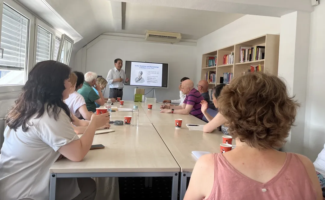 马达加斯加塔那那利佛大学孔子学院与通达华文国际学校举行合作签约暨教学点揭牌仪式2 图片