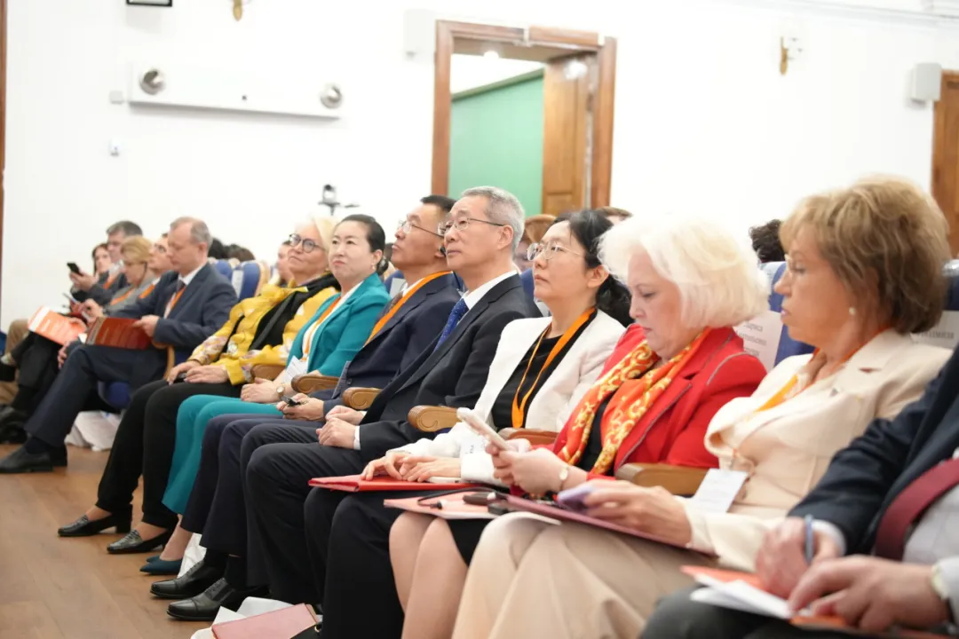 柬埔寨王家研究院孔子学院与中国华电额勒赛下游水电项目(柬埔寨)有限公司举行座谈会2 图片