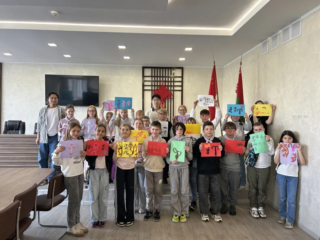 塞舌尔大学孔子学院参加中塞建交50周年文艺演出1 图片