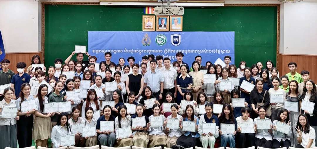 肯尼亚内罗毕大学孔子学院为多所中学举办中国文化体验活动2 图片