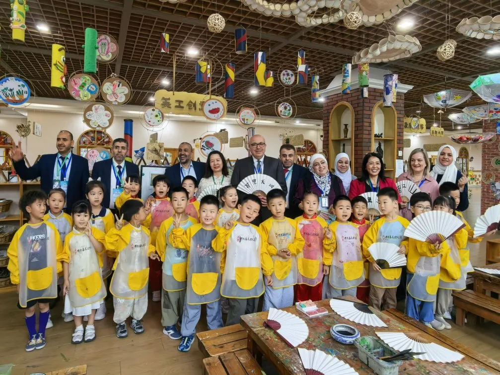 英国利兹大学商务孔子学院为当地三所中学举办中国文化体验活动2 图片