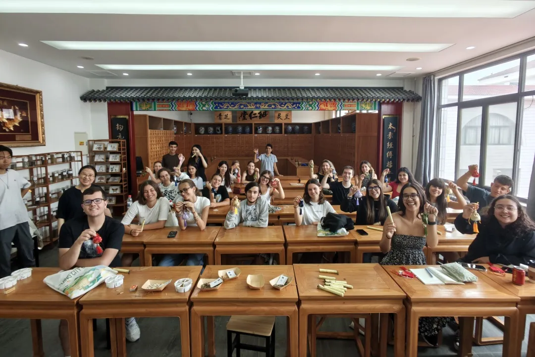 泰国海上丝路·帕那空皇家大学孔子学院举办“从泰国气候与生活方式看中医湿热与寒湿”主题讲座1 图片