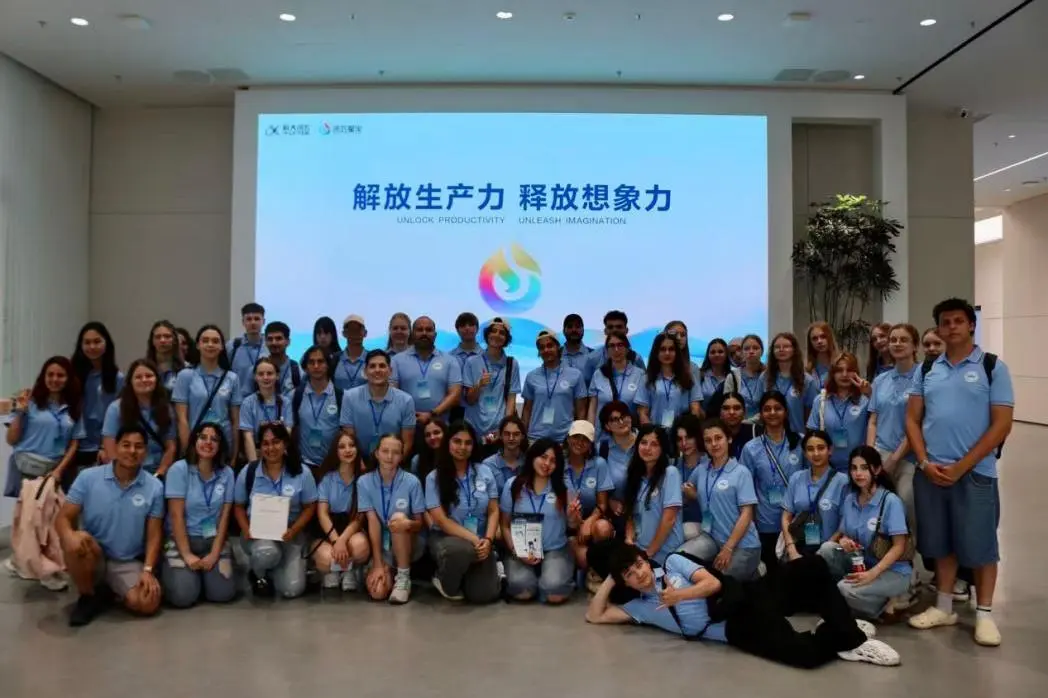 肯尼亚肯雅塔大学孔子学院参加斯特拉赫男子学校建校67周年庆典活动2 图片