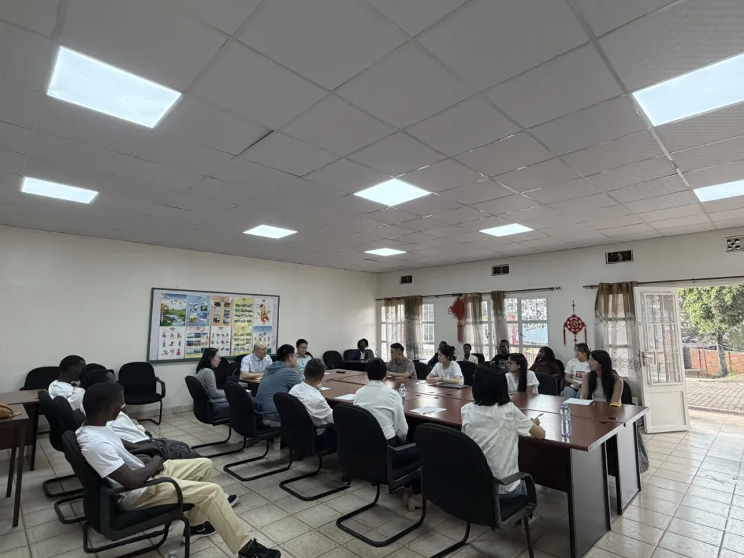 卢旺达大学孔子学院联合举办“同走中非路”中卢青年交流座谈会1 图片