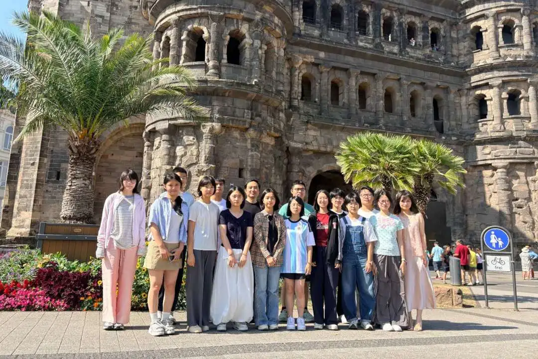 老挝苏发努冯大学孔子学院协助琅勃拉邦省听松村开展中文教学与图书资源援助2 图片